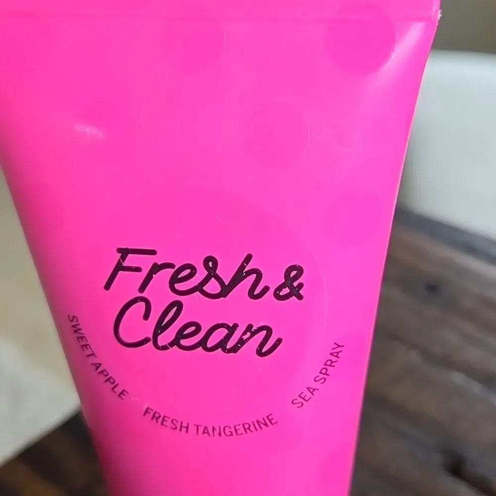 Pink Fresh & Clean body lotion 2.5 oz Apple tangerine Sea Spray Mini Travel Size